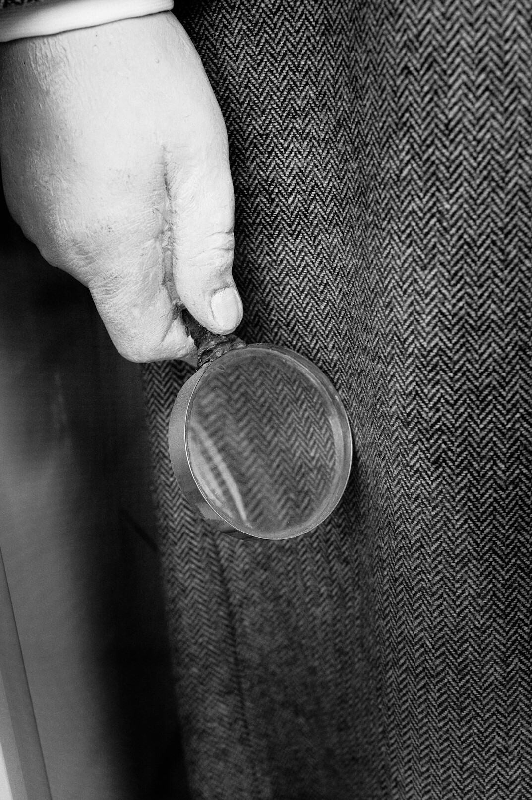 detective solving case
